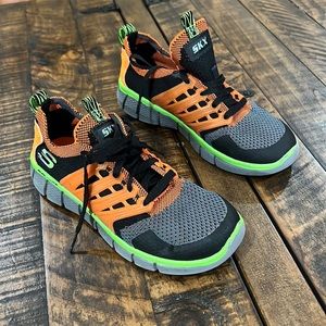 Sketchers size 3 athletic shoes size 3